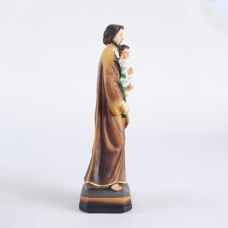 10-saint joseph statue with baby jesus plain background